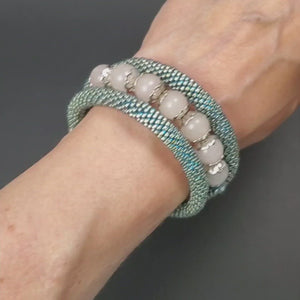 Beaded crochet bracelet "Mint Breeze"