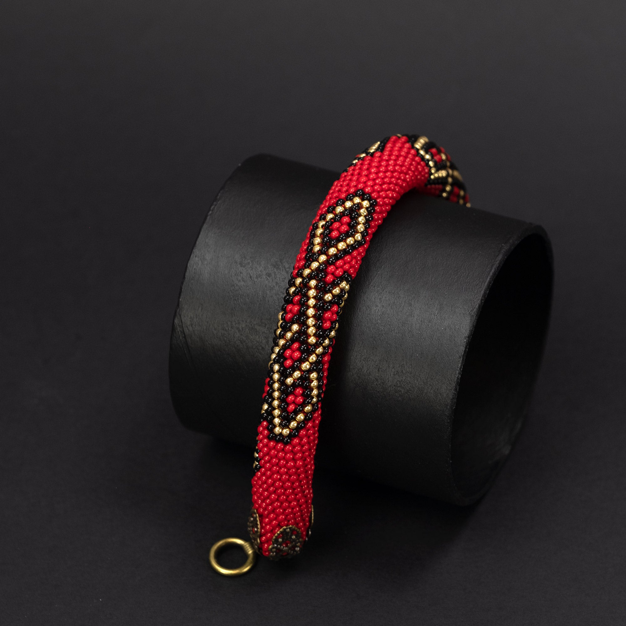 Beaded crochet bracelet "Celtic Knot in Red"