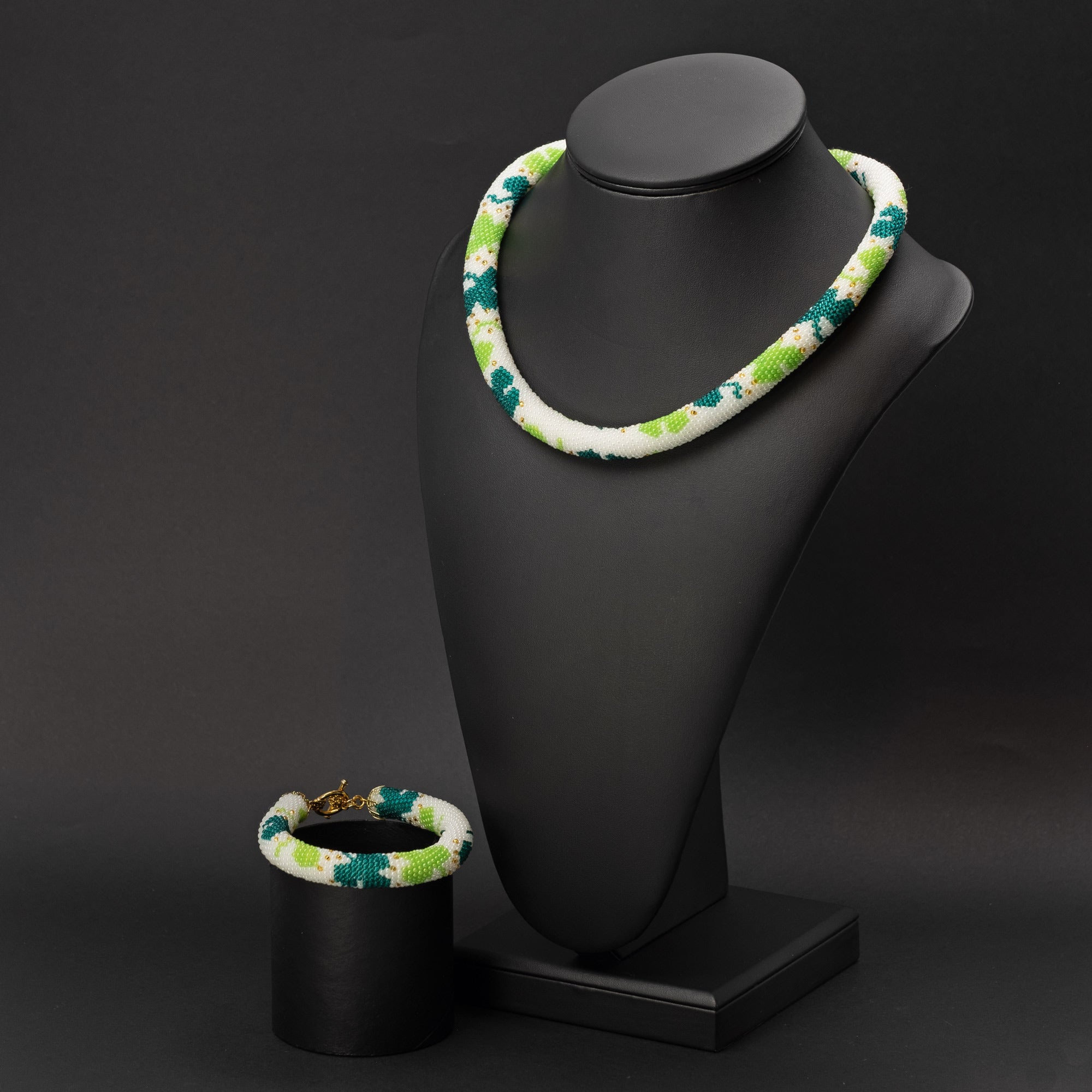 Beaded crochet bracelet "Clover"