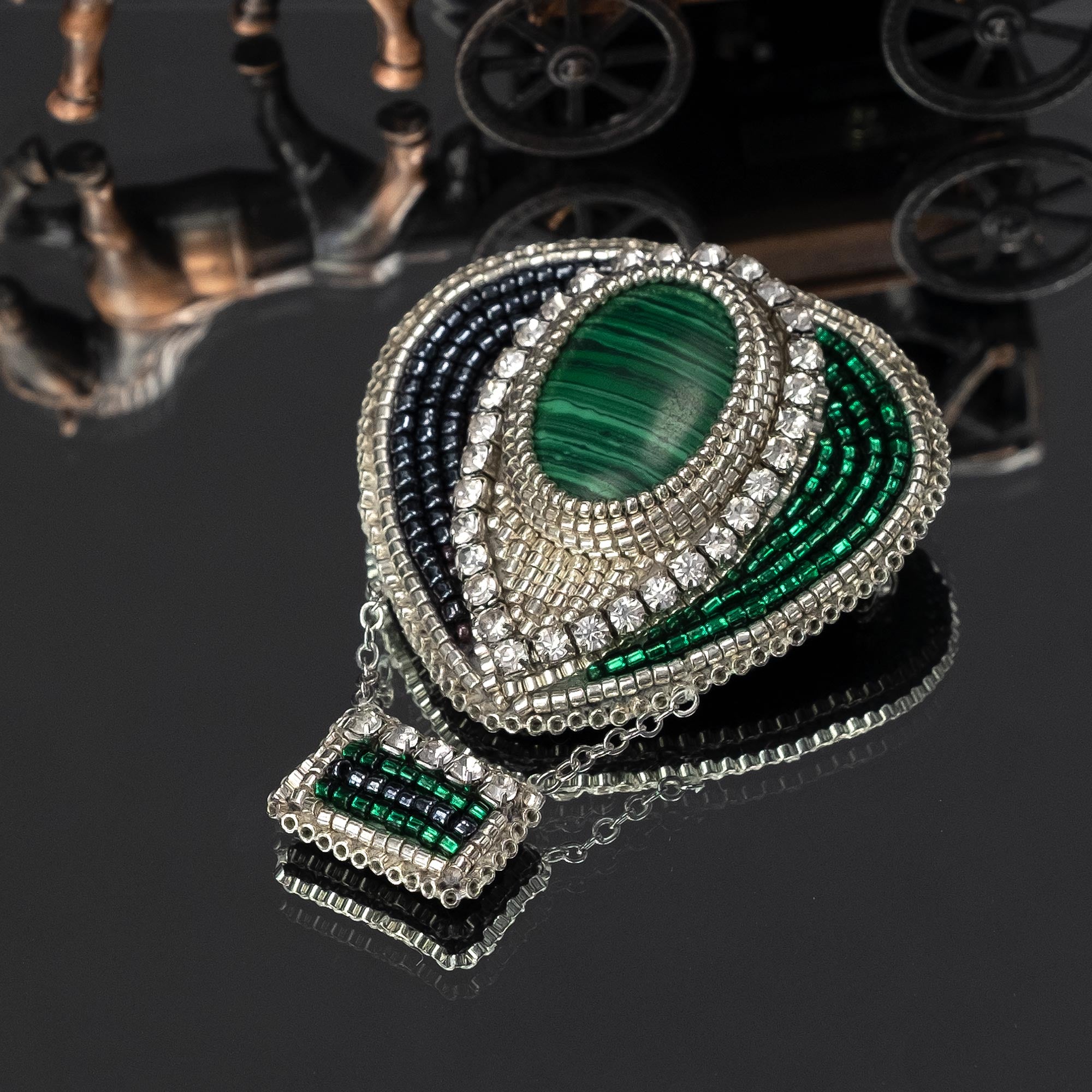 Brooch "Green Air Balloon"