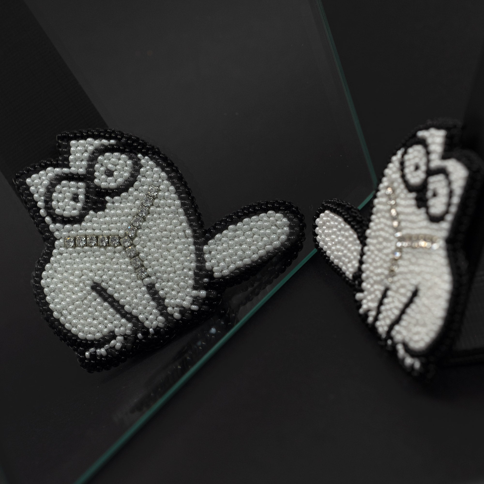 Brooch "White cat"