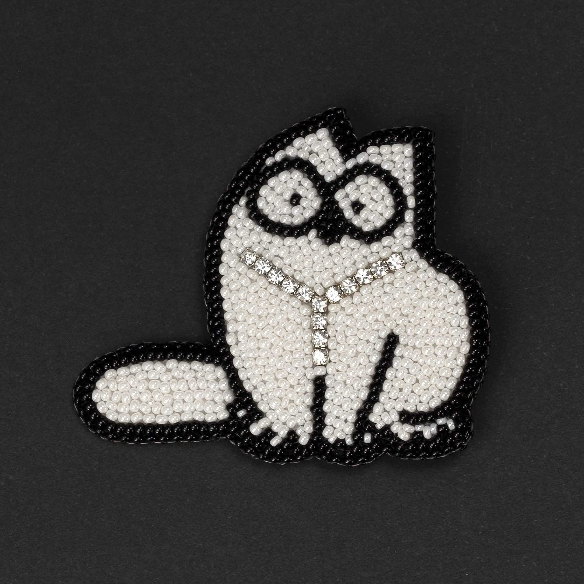 Brooch "White cat"