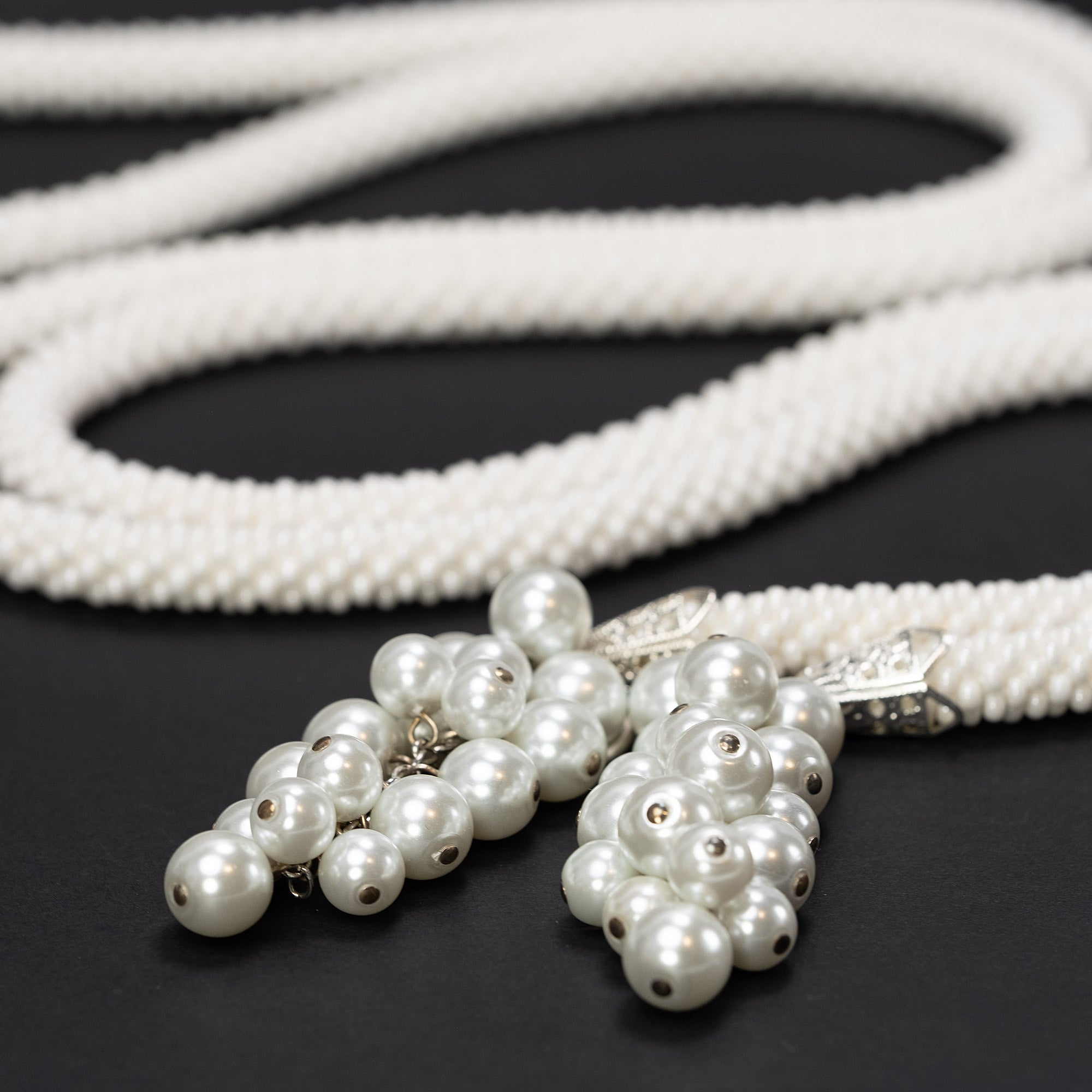 Beaded crochet necklace "White Berries"