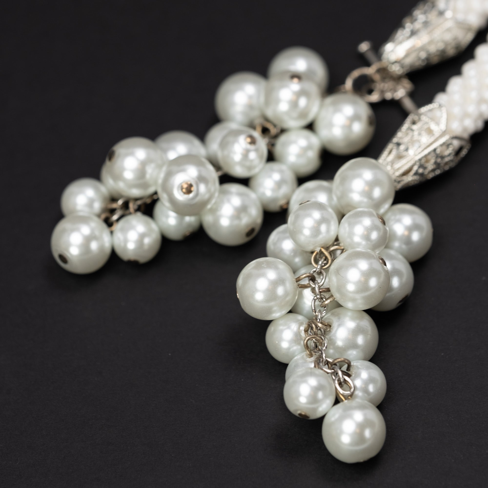 Beaded crochet necklace "White Berries"