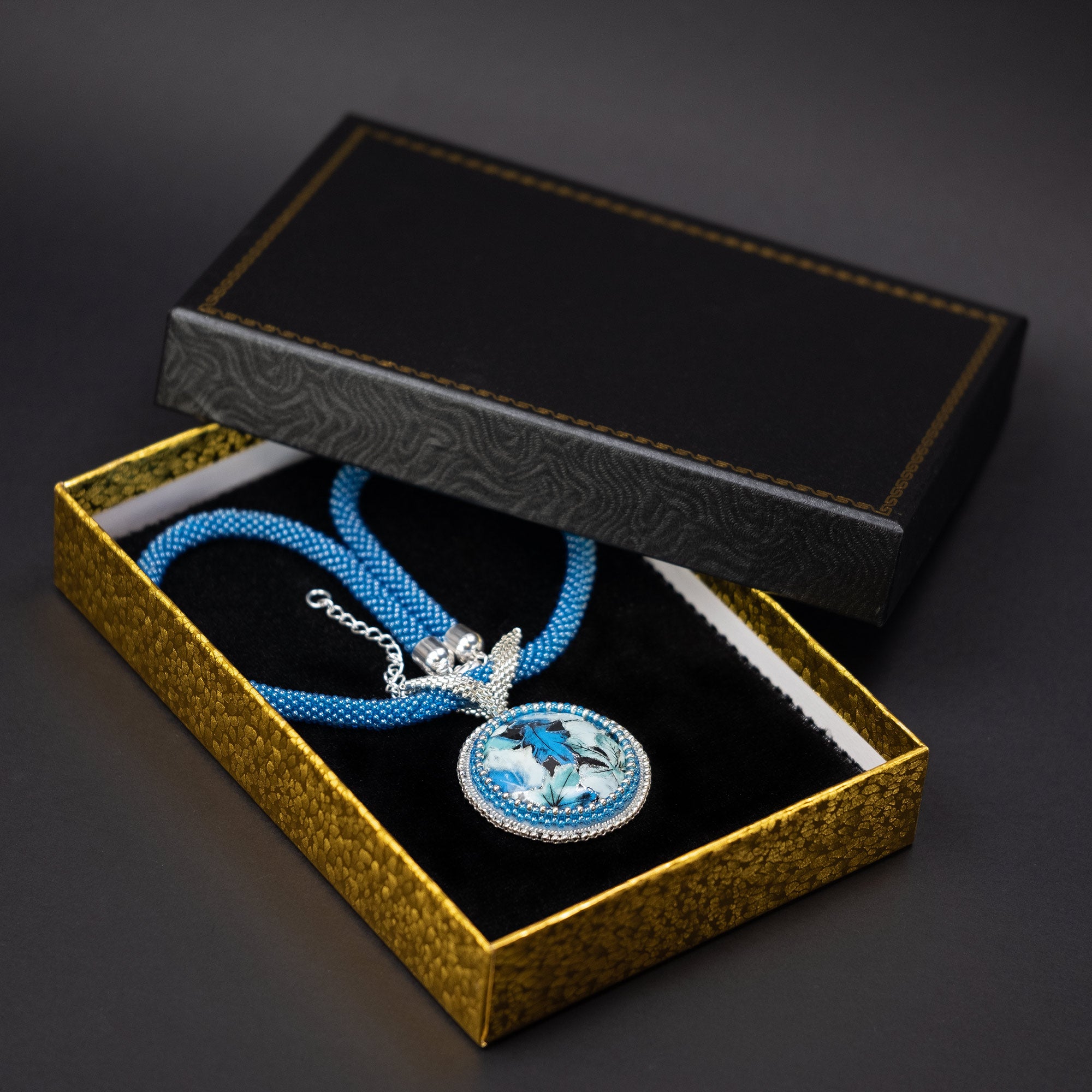 Pendant "Winter Leaf Fall"
