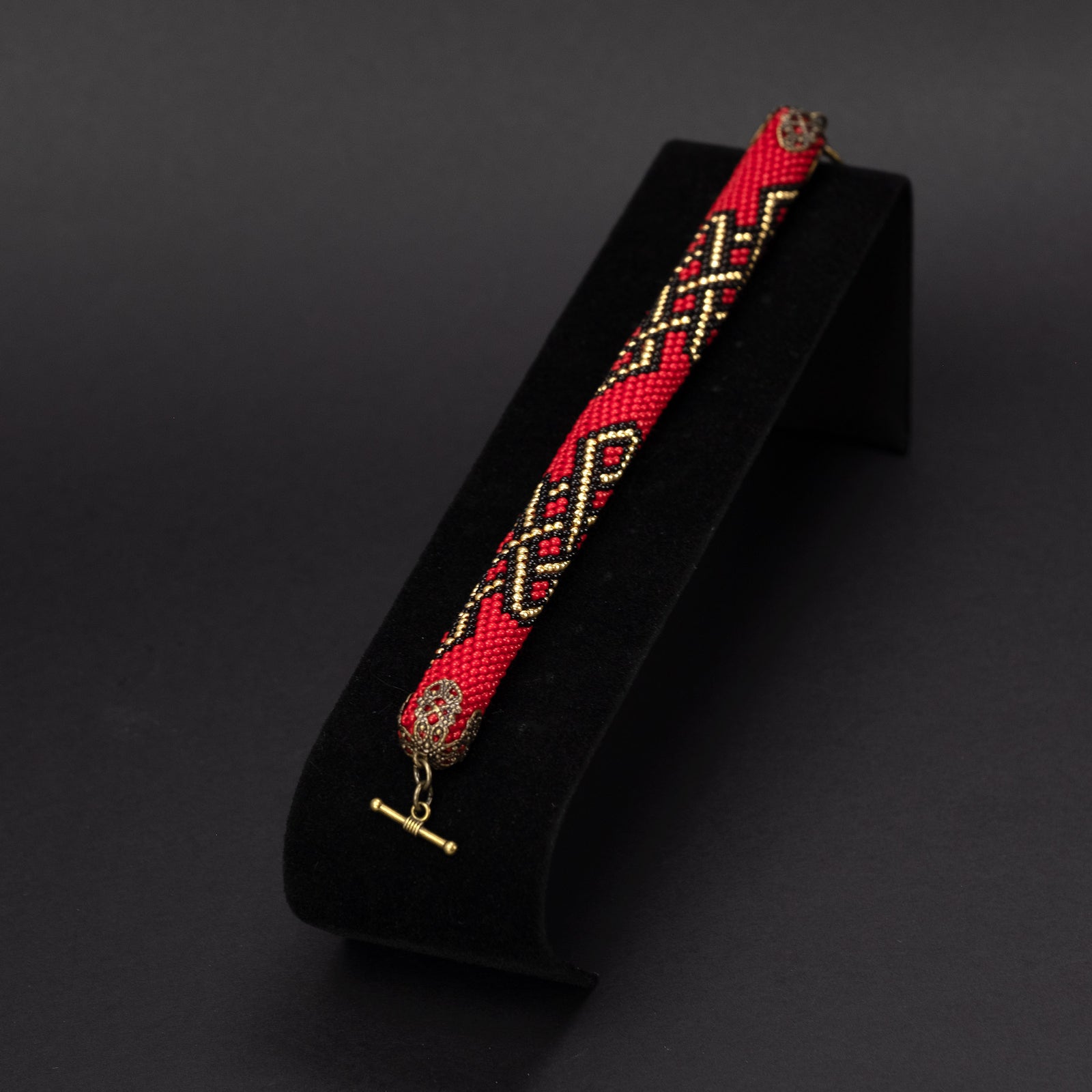 Beaded crochet bracelet "Celtic Knot in Red"