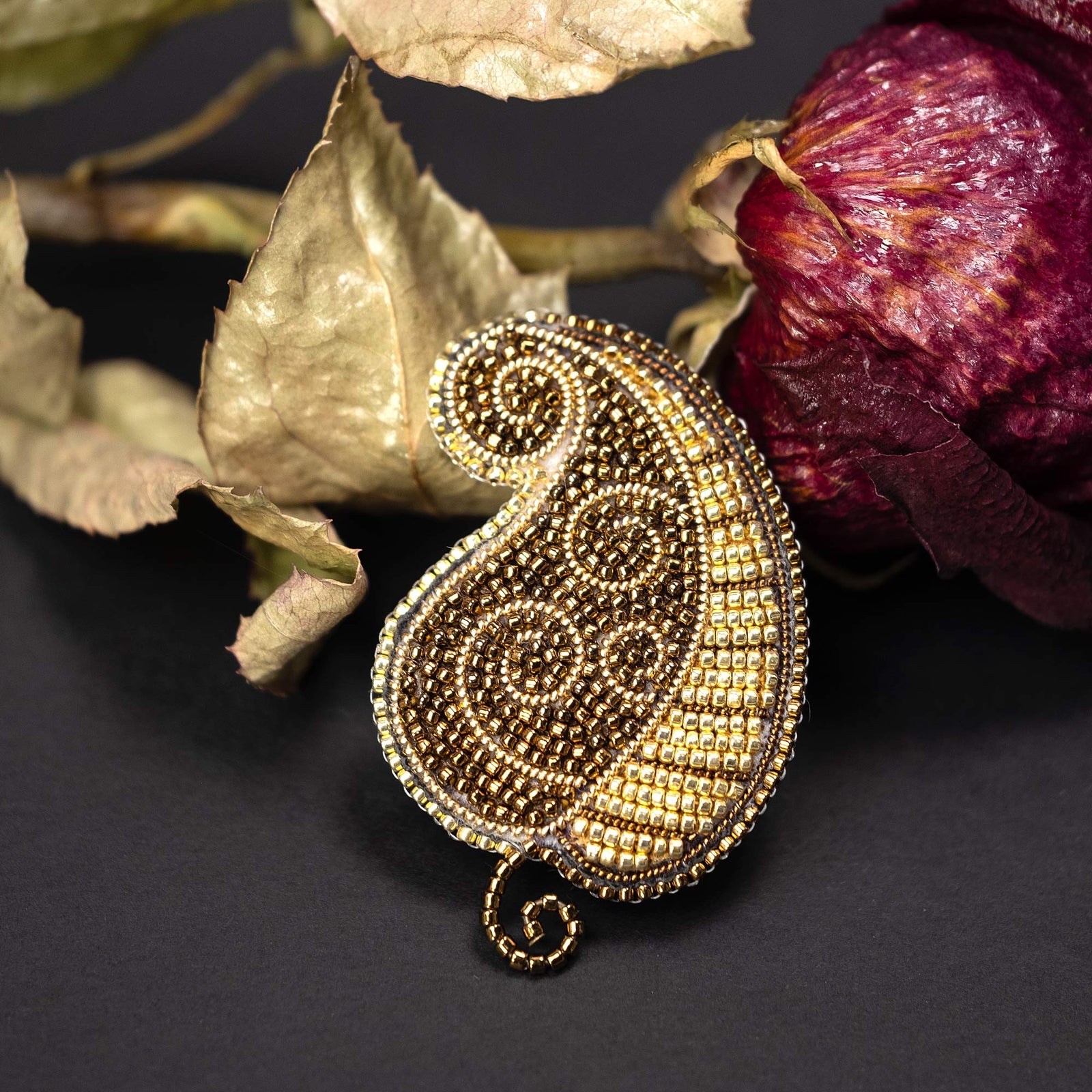 Brooch "Curly Leaf"