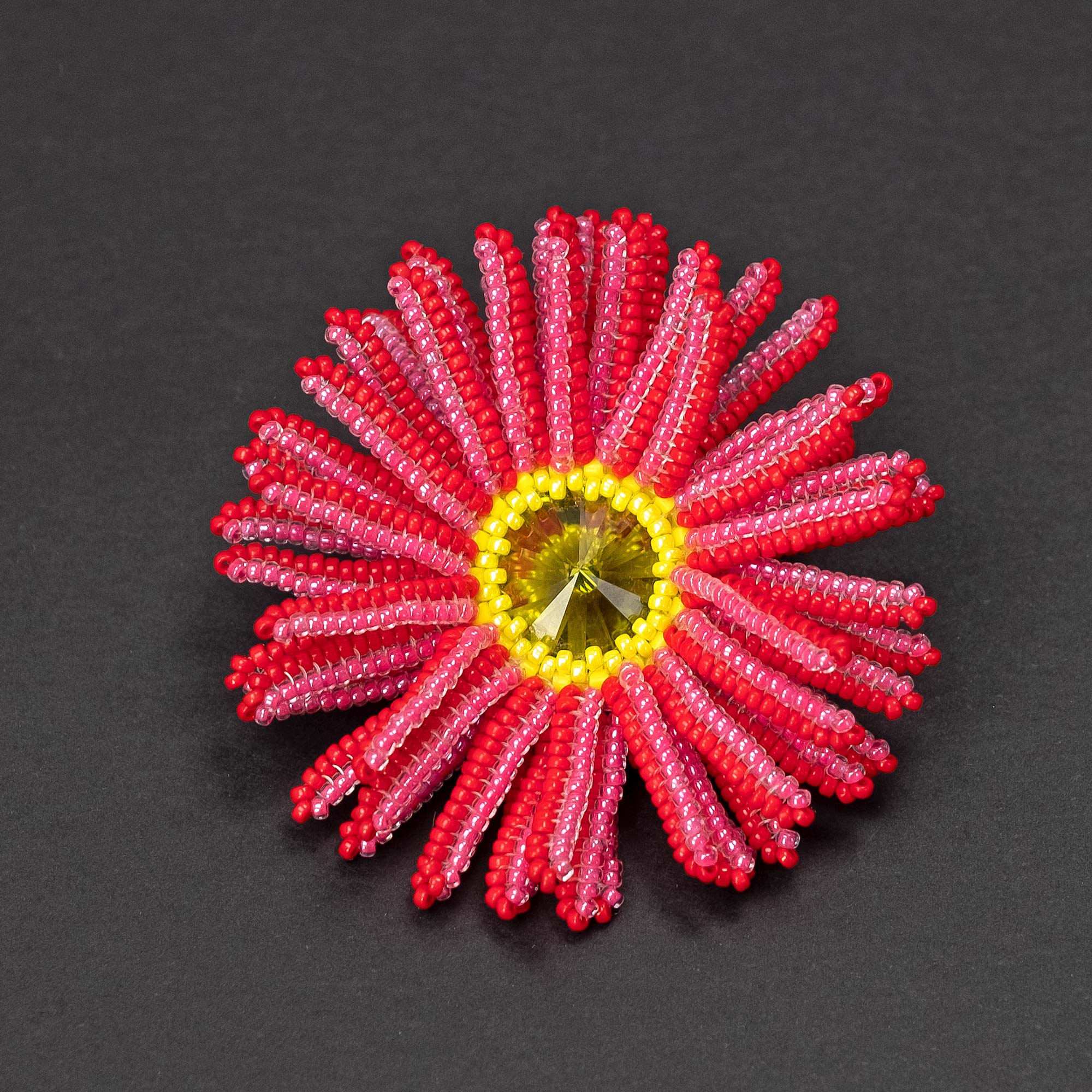 Brooch "English Daisy"