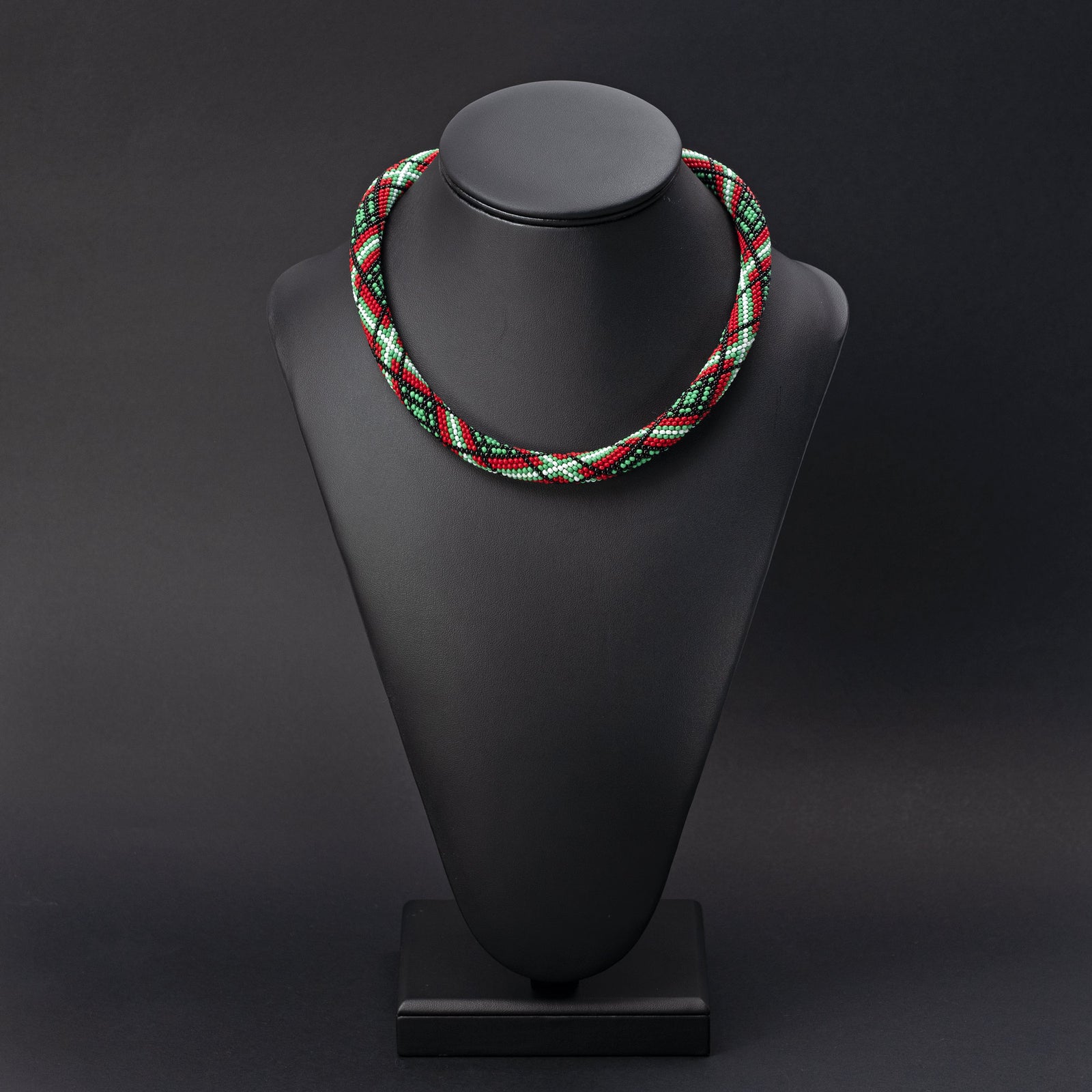 Beaded crochet necklace "Tartan"